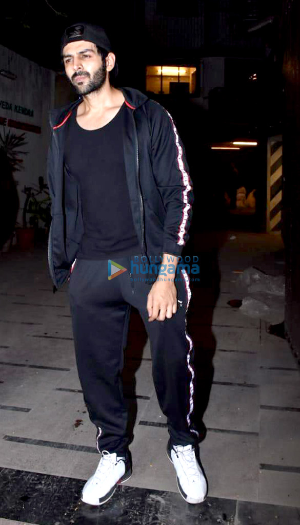 kartik aaryan and nushrat bharucha snapped at the gym in juhu 6