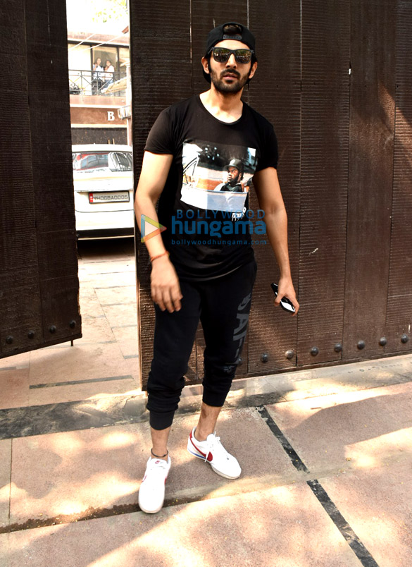 kartik aaryan snapped outside a gym in juhu 5
