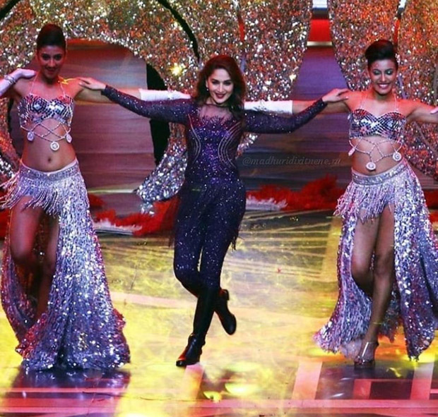 Madhuri Dixit pays tribute to late Sridevi with a stunning performance on 'Hawa Hawai' at Lux Golden Rose Awards 2018