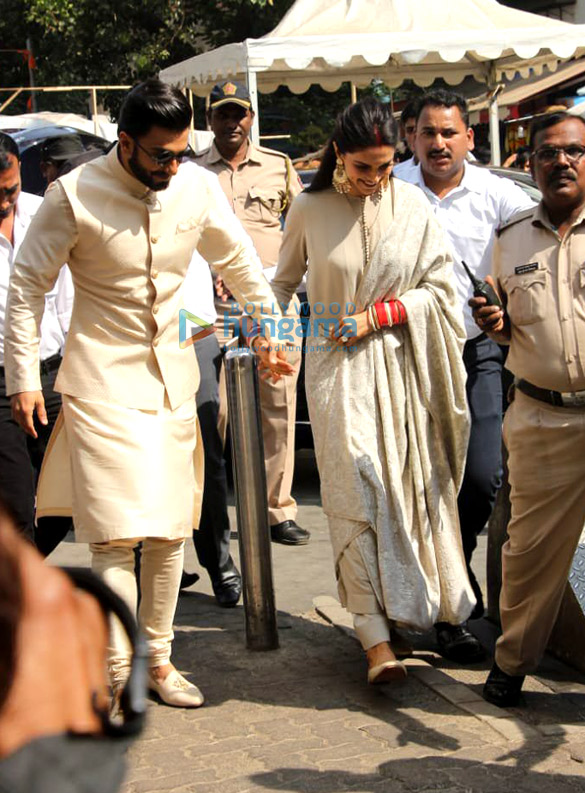 newlyweds ranveer singh and deepika padukone snapped at siddhivinayak temple 1