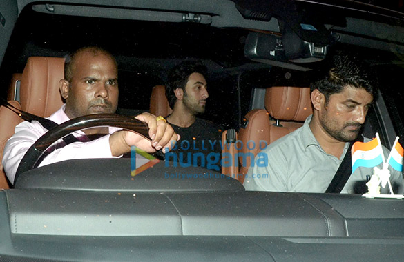 ranbir kapoor snapped at farhan akhtars house in bandra 4