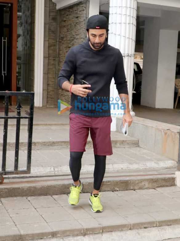ranbir kapoor spotted in bandra 001 3
