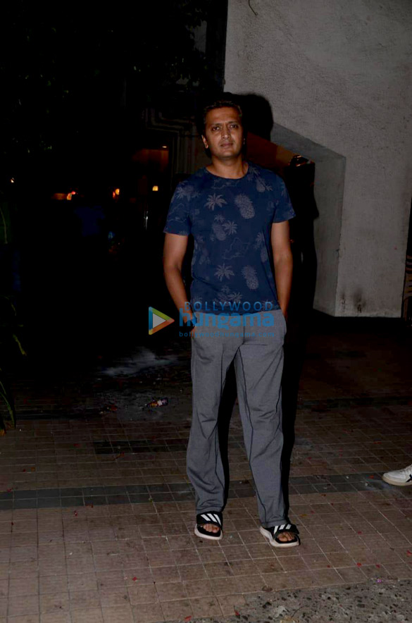 riteish deshmukh snapped in khar 3