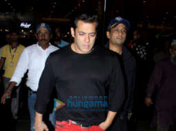 Salman Khan, Sunny Deol, Kainaat Arora and others snapped at the airport