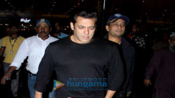 Salman Khan, Sunny Deol, Kainaat Arora and others snapped at the airport