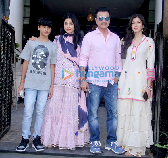 Sanjay Kapoor snapped with her family in Juhu Sanjay Kapoor snapped with her family in Juhu