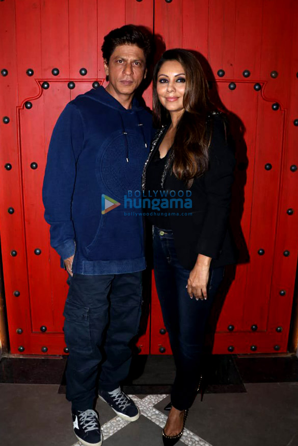 shah rukh khan and gauri khan snapped at the korner house 5