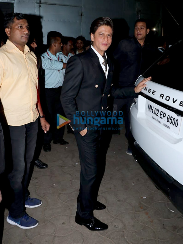 shah rukh khan snapped backstage at nsci dome in worli 2