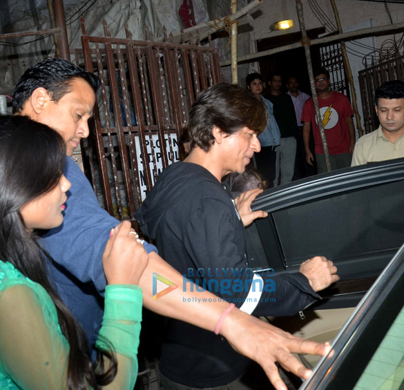 shah rukh khan spotted at a dubbing studio in bandra 1