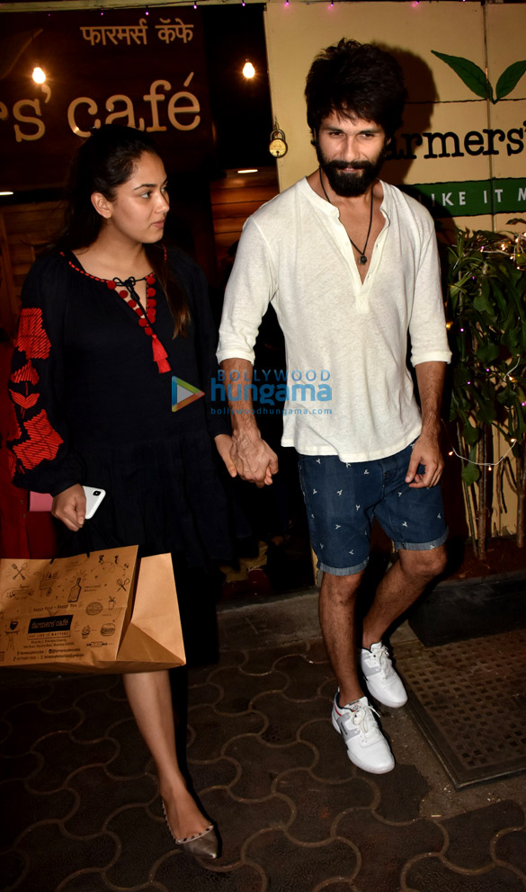 shahid kapoor and mira rajput spotted at farmers cafe in bandra 1