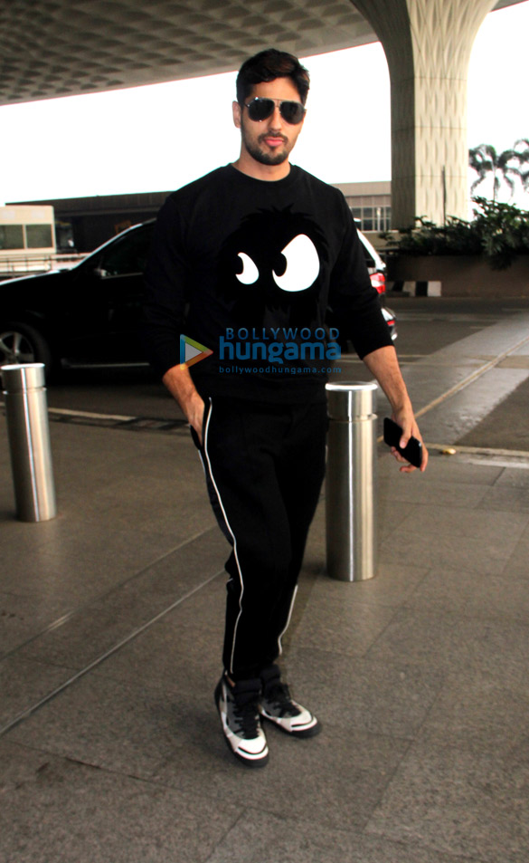 Sidharth Malhotra, Raveena Tandon and others snapped at the airport