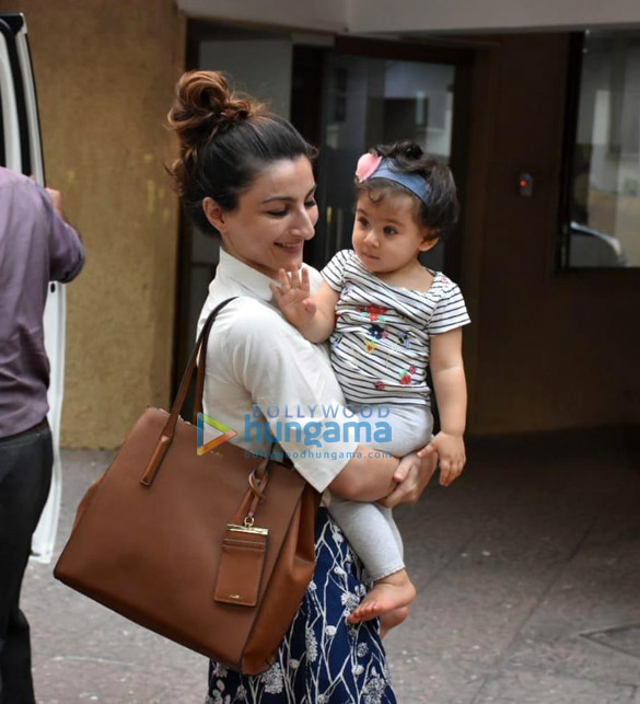 soha ali khan and inaaya naumi kemmu spotted at a play school in bandra 2