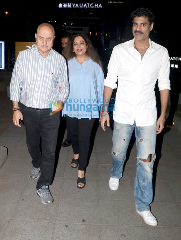 sonal chauhan and anupam kher spotted at yauatcha in bkc 2