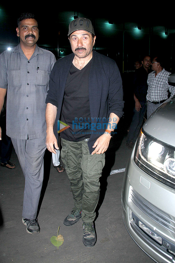 sunny deol and bobby deol snapped at hoot in juhu 6