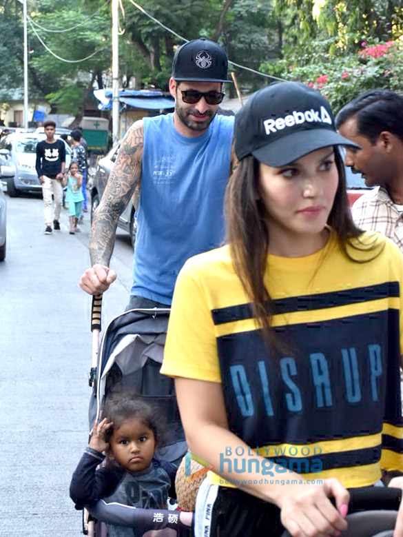 sunny leone snapped in juhu 2