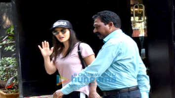 Sunny Leone spotted at Tip & Toe salon in Bandra