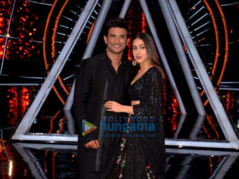 Sushant Singh Rajput and Sara Ali Khan snapped on sets of Indian Idol promoting their film Kedarnath