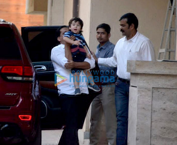 taimur ali khan spotted in bandra 4 5
