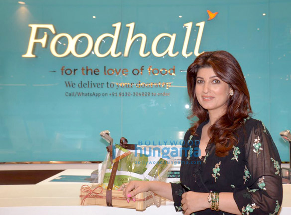 twinkle khanna snapped at foodhall by avni biyani event 2