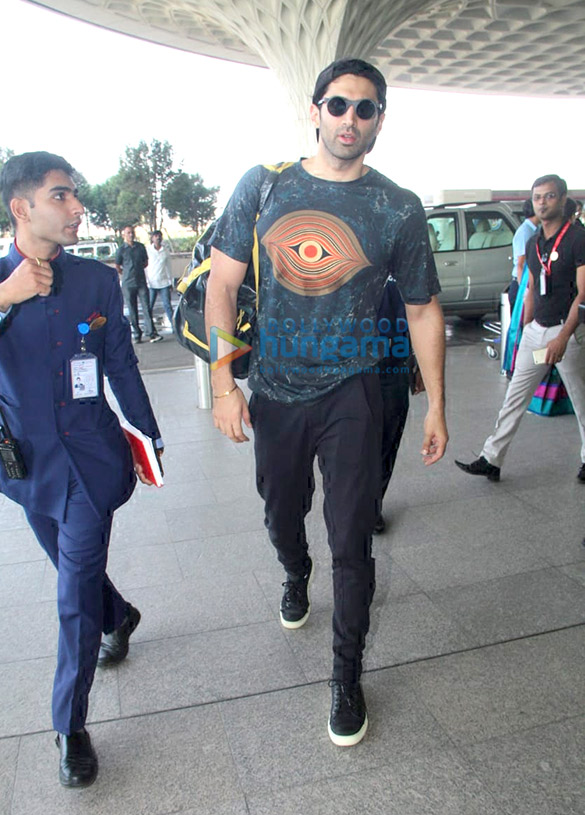varun dhawan aditya roy kapur and other snapped at the airport 2