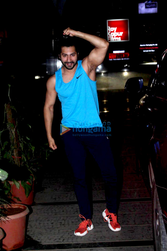 varun dhawan snapped at the gym in bandra 4
