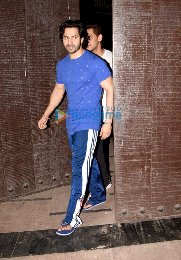 Varun Dhawan spotted at a gym in Bandra Varun Dhawan spotted at a gym in Bandra