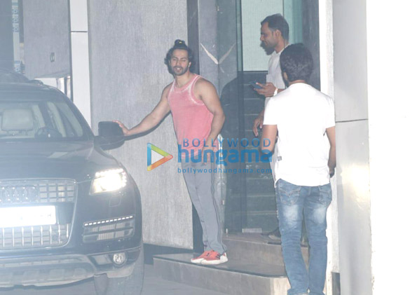 varun dhawan spotted at the gym in bandra 3 5