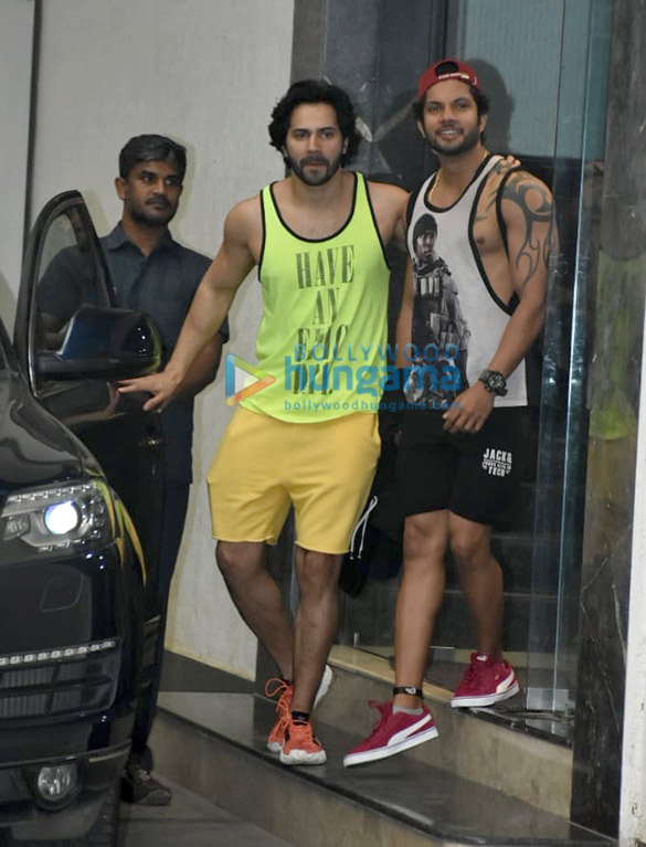 varun dhawan spotted at the gym in bandra 3 4