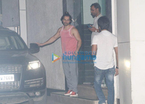 varun dhawan spotted at the gym in bandra 5 4