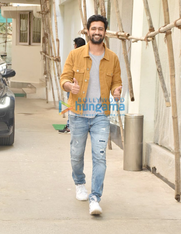 Vicky Kaushal spotted at Sunny Super Sound in Juhu Vicky Kaushal spotted at Sunny Super Sound in Juhu