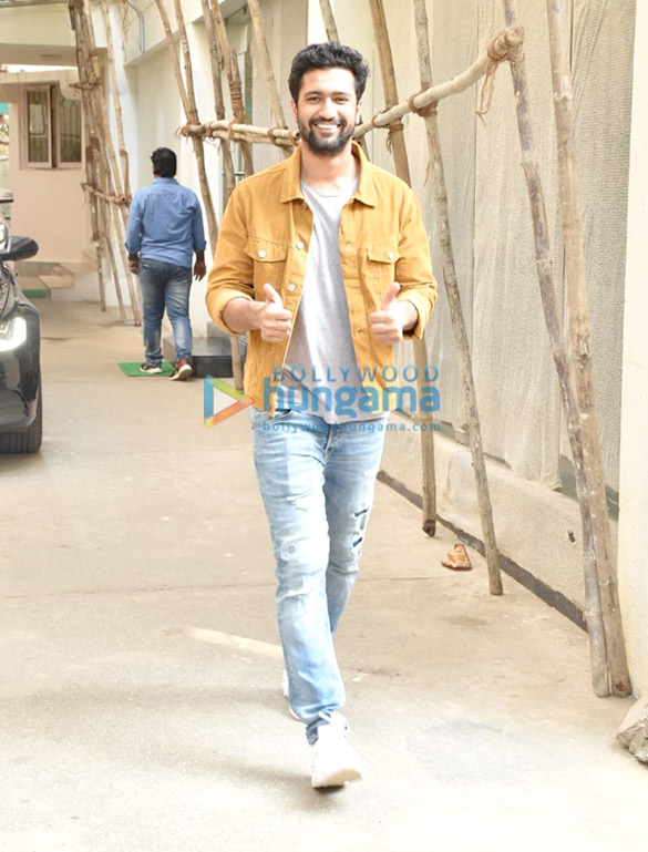 vicky kaushal spotted at sunny super sound in juhu 3