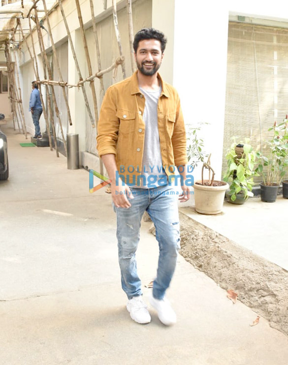 vicky kaushal spotted at sunny super sound in juhu 6
