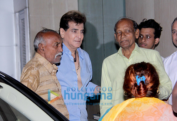 Jeetendra meet fans at Juhu Jeetendra meet fans at Juhu