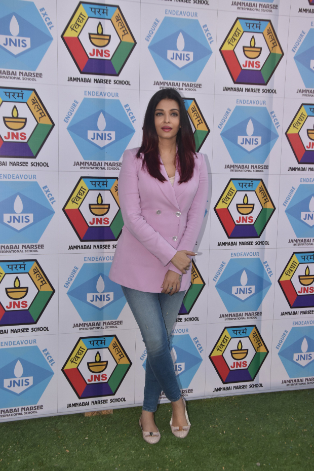 Aishwarya Rai Bachchan in Massimo Dutti blazer and Diesel denim for a sports meet (2)