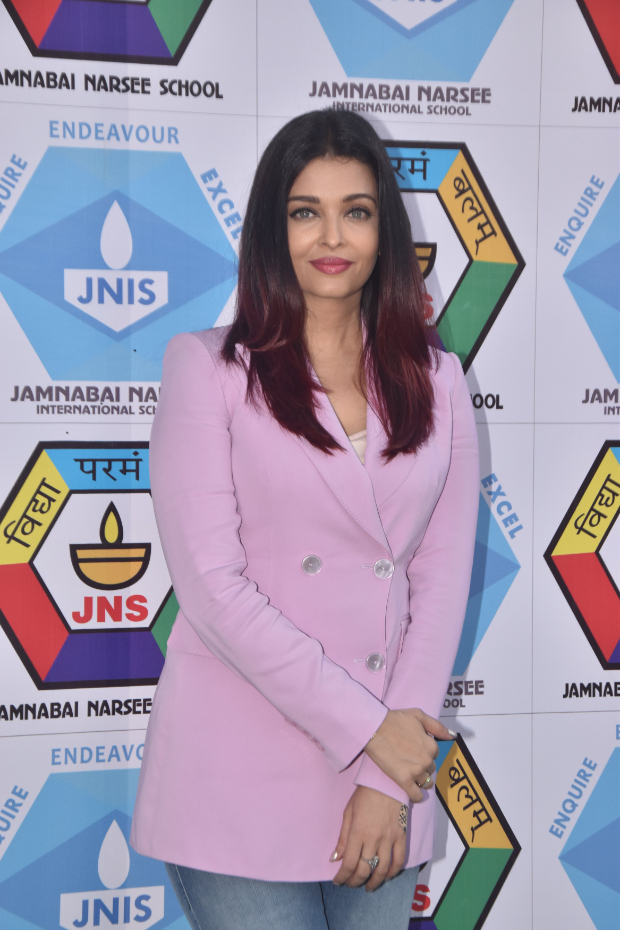 Aishwarya Rai Bachchan in Massimo Dutti blazer and Diesel denim for a sports meet (3)