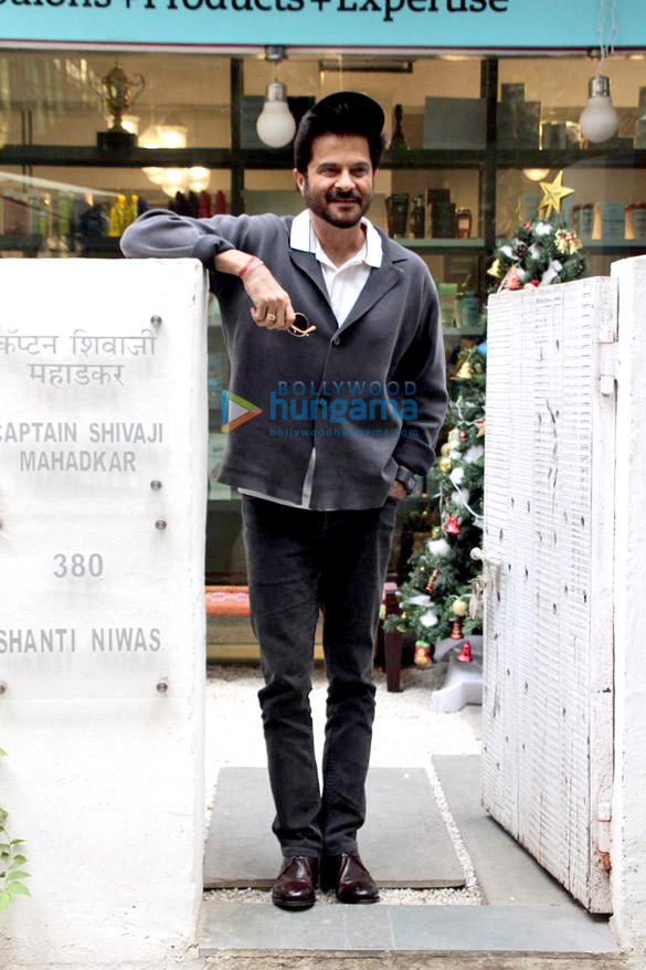 anil kapoor spotted at bblunt 4 2
