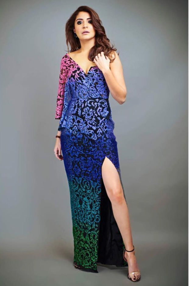 Anushka Sharma in Monisha Jaising for Zero promotions on Indian Idol 10 (1)