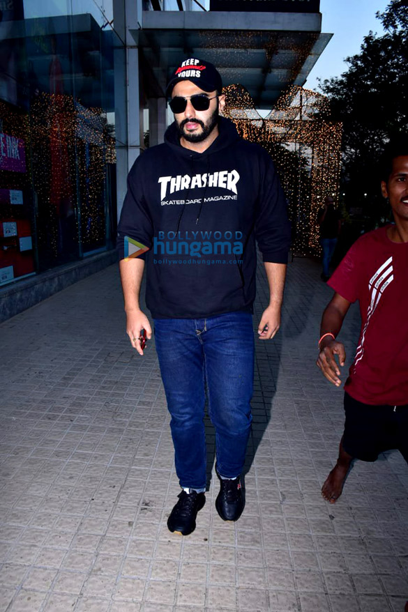 arjun kapoor and rohit dhawan spotted at juhu pvr 5