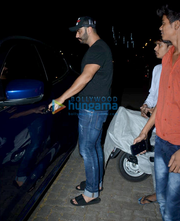 arjun kapoor snapped at malaika aroras house 3