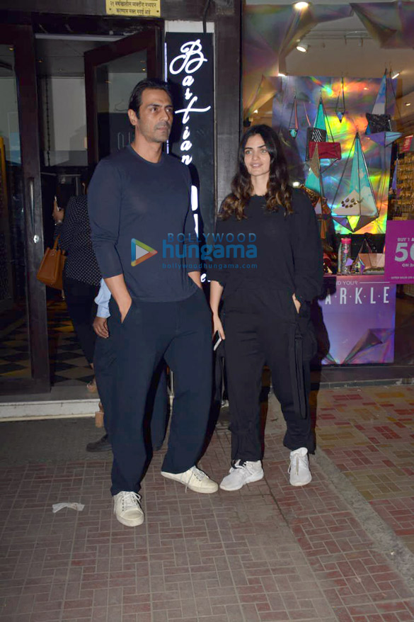 arjun rampal snapped with friends at bastian in bandra 1
