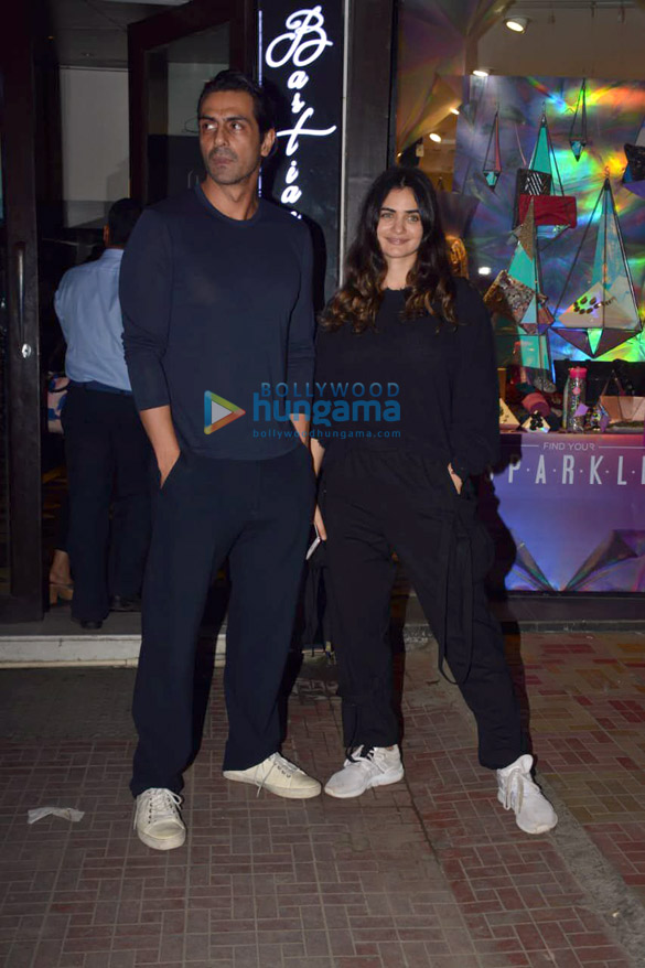arjun rampal snapped with friends at bastian in bandra 5