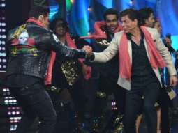 Bigg Boss 12: Salman Khan and Shah Rukh Khan’s BROMANCE makes up for a dhamakedaar Weekend Ka Vaar