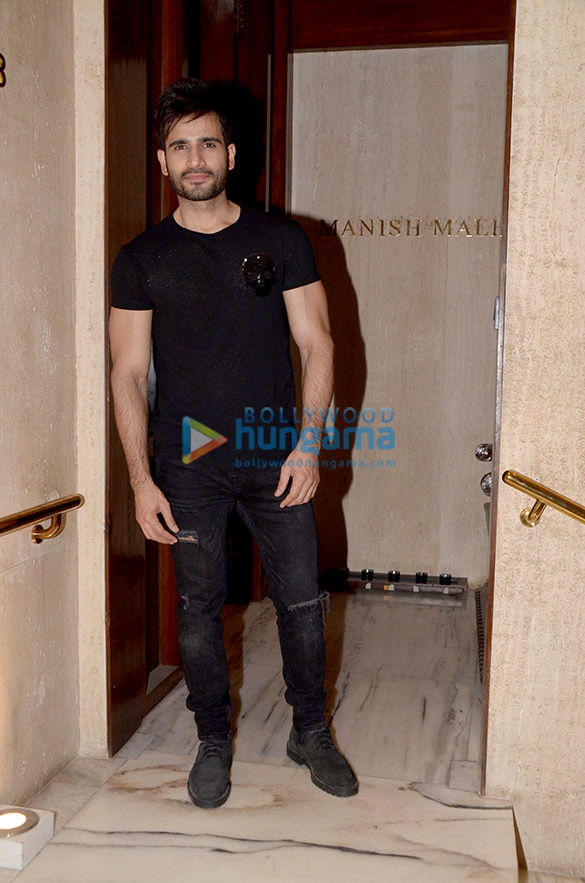 celebs attend manish malhotras house party 8