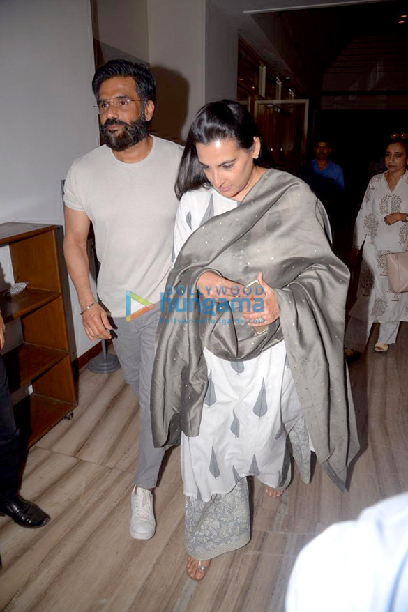 celebs attend prayer meet of late nana chudasama 13