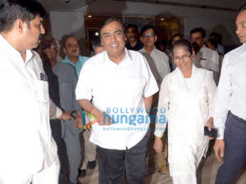 Celebs attend prayer meet of late Nana Chudasama