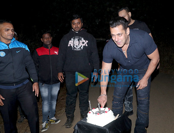 celebs spotted at salman khans birthday bash 2