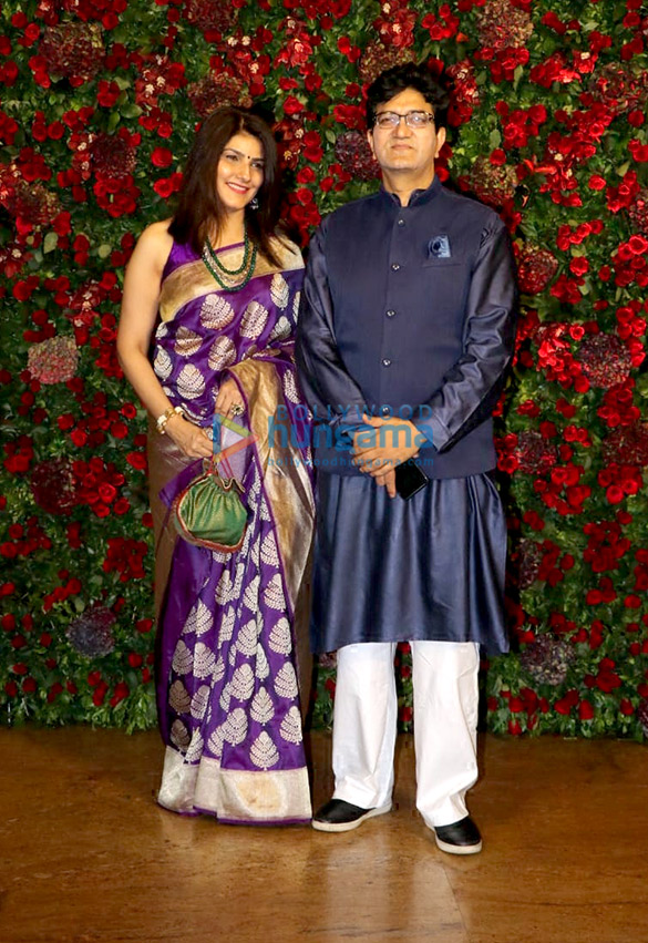 deepika padukone and ranveer singh grace their mumbai reception01 11