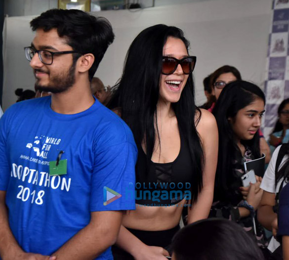 farah khan and krishna shroff at st teresa boys school for world pet adoption 2018 6