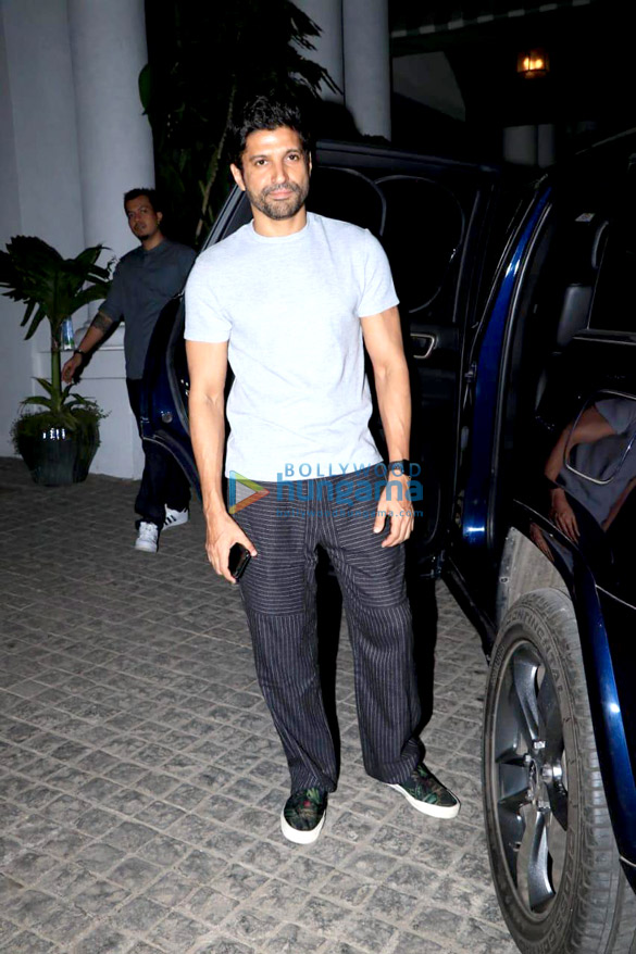 farhan akhtar and shibani dandekar snapped at soho house in juhu 3