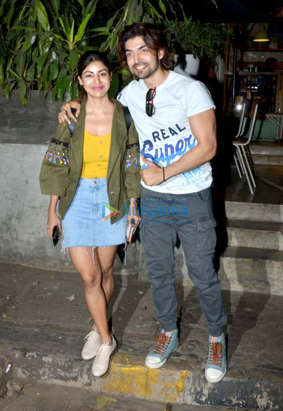 gurmeet choudhary and debina bonnerjee snapped at bandra 2